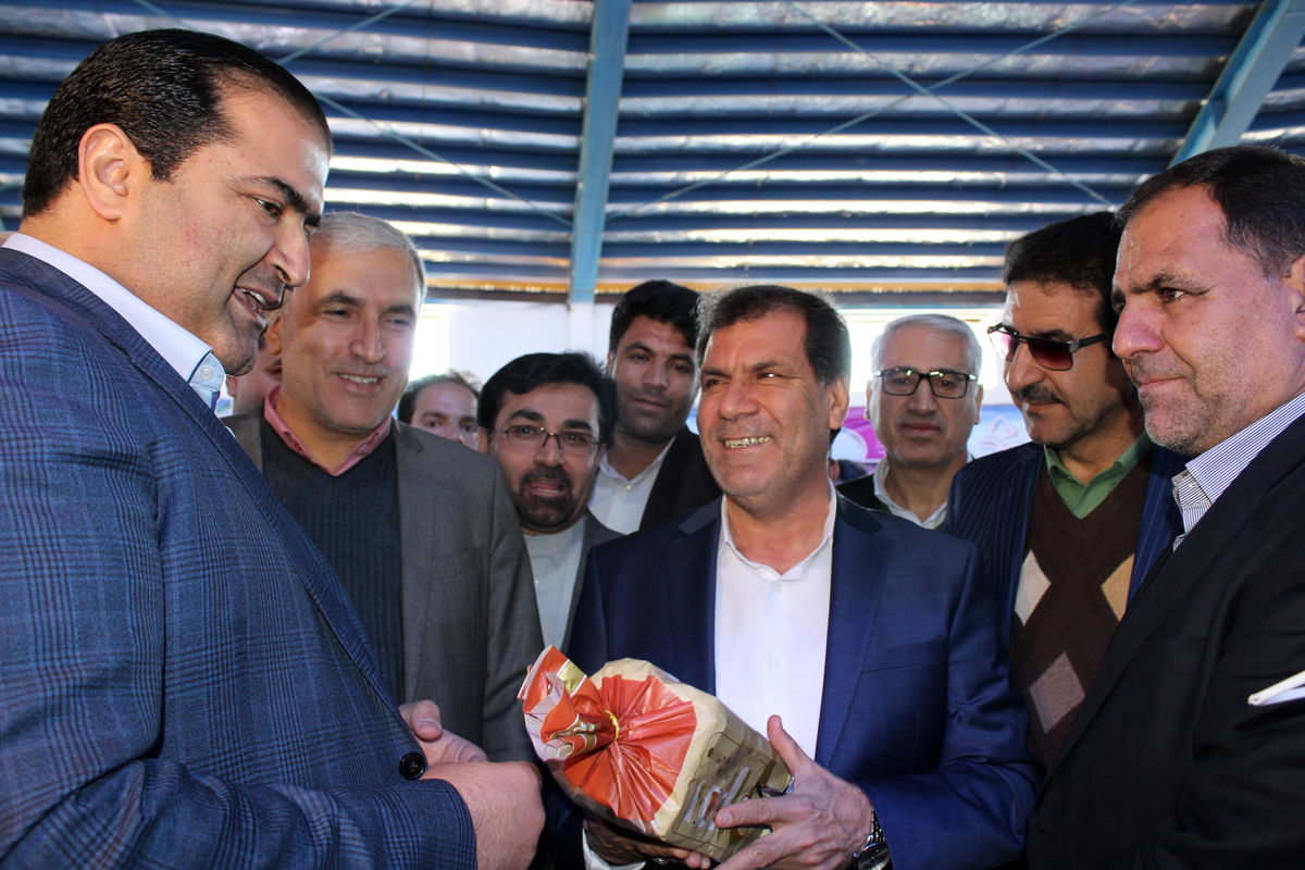 در بازدید از نمایشگاه پژوهش و فناوری کهگیلویه و بویراحمد