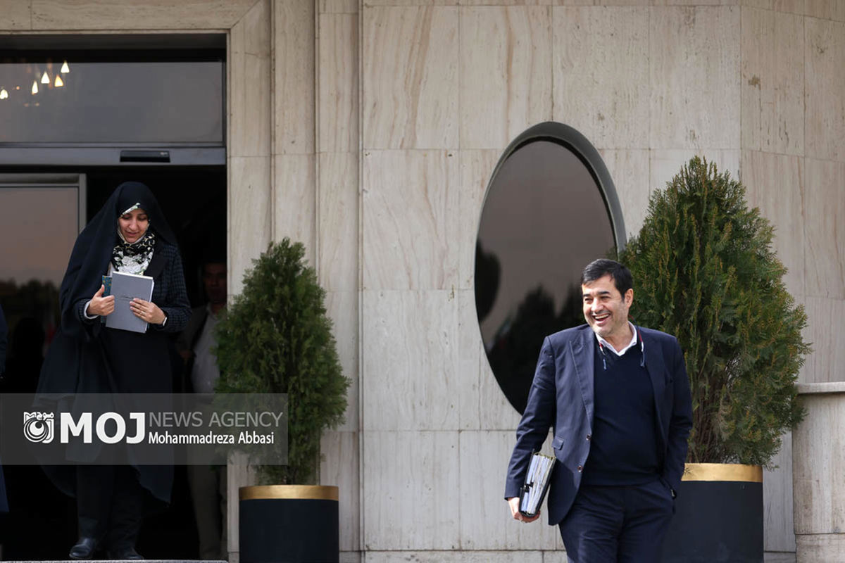 حاشیه جلسه هیات دولت -  ۸ اسفند