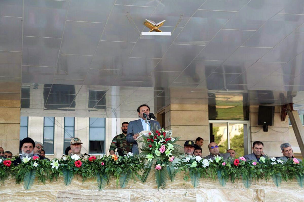 استاندار لرستان در صبحگاه نیروی انتظامی