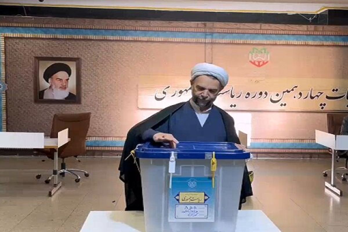 معاونت اول قوه قضائیه رای خود را به صندوق انداخت