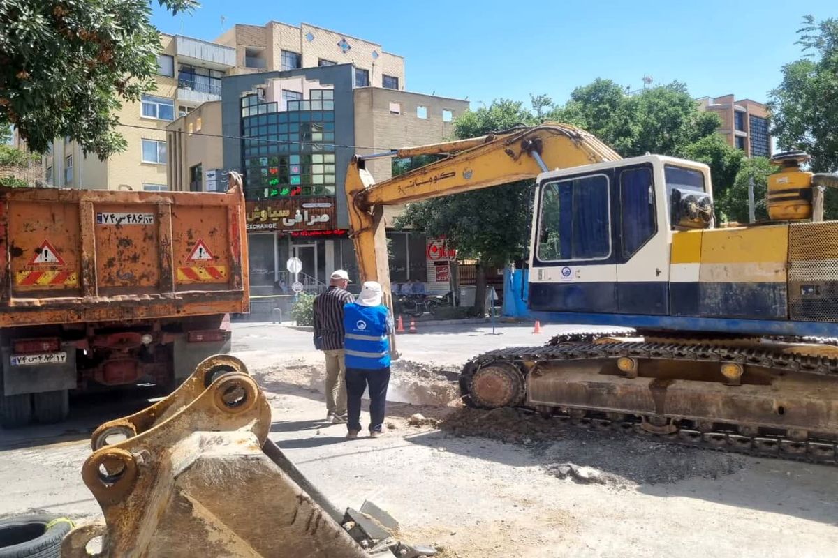 ریزش آسفالت خیابان شهید قدوسی آپادانا