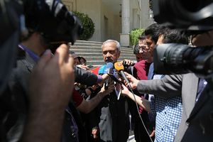 کار معاونت اقتصادی هماهنگی میان تیم اقتصادی دولت است