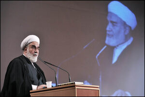 آیت الله محمودی گلپایگانی شخصیتی جامع الاطراف بود