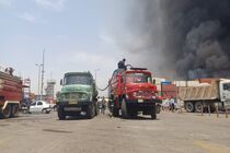 آتش در یکی از انبار‌های بخش خصوصی مجتمع بندری امام خمینی در مراحل پایانی اطفا است
