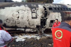 جعبه سیاه هواپیما کشف شد / 15 مرد و یک زن، قربانیان حادثه سقوط هواپیمای بویینگ 707