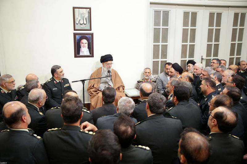 نیروی انتظامی باید با عوامل ناامنکننده فضای مجازی مقابله کند