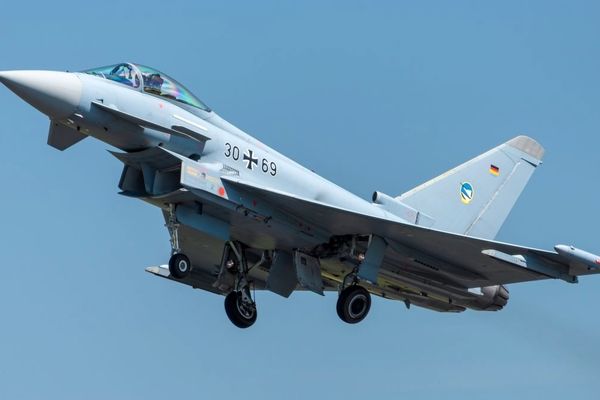 اعزام پنج جنگنده و ۱۵۰ پرسنل نظامی به لهستان توسط آلمان