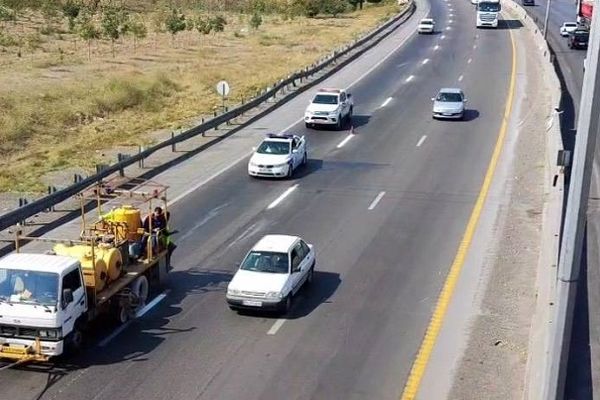 خط‌کشی ۱۲۵ هزار کیلومتر از محورهای مواصلاتی کشور در هفت‌ماهه سال جاری