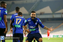 صدر نشینی استقلال با تساوی در حافظیه/ ذوب آهن فاتح دربی اصفهان شد