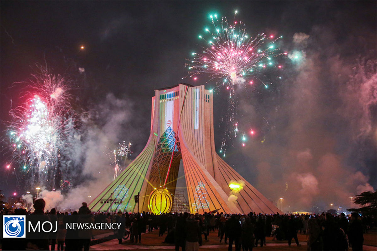 نور افشانی برج آزادی