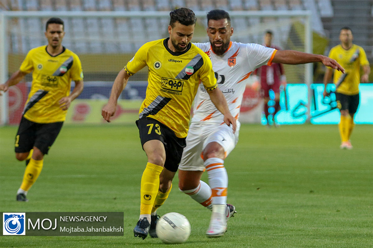 دیدار تیم های فوتبال سپاهان و مس رفسنجان