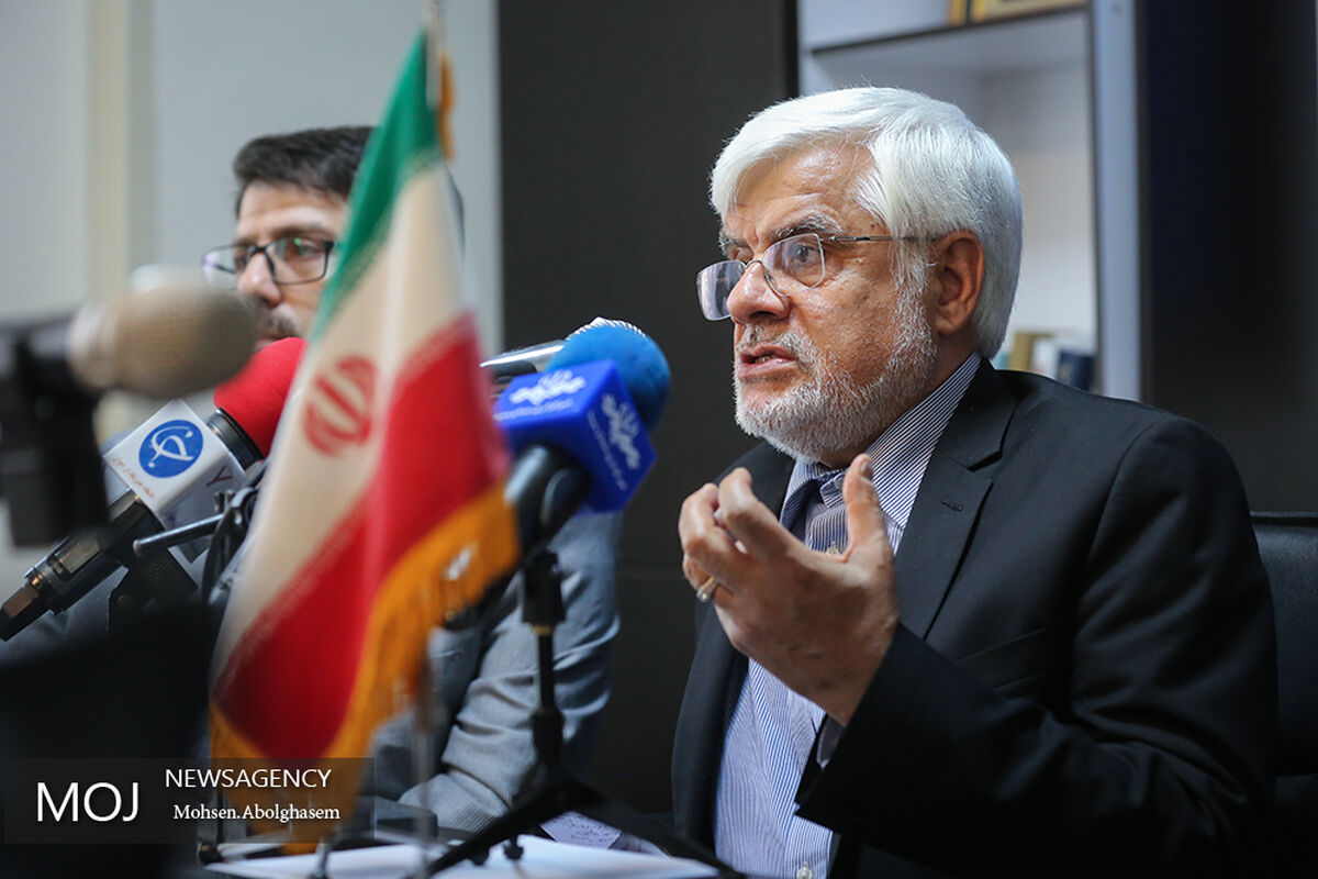 نشست صمیمی محمدرضا عارف با اصحاب رسانه