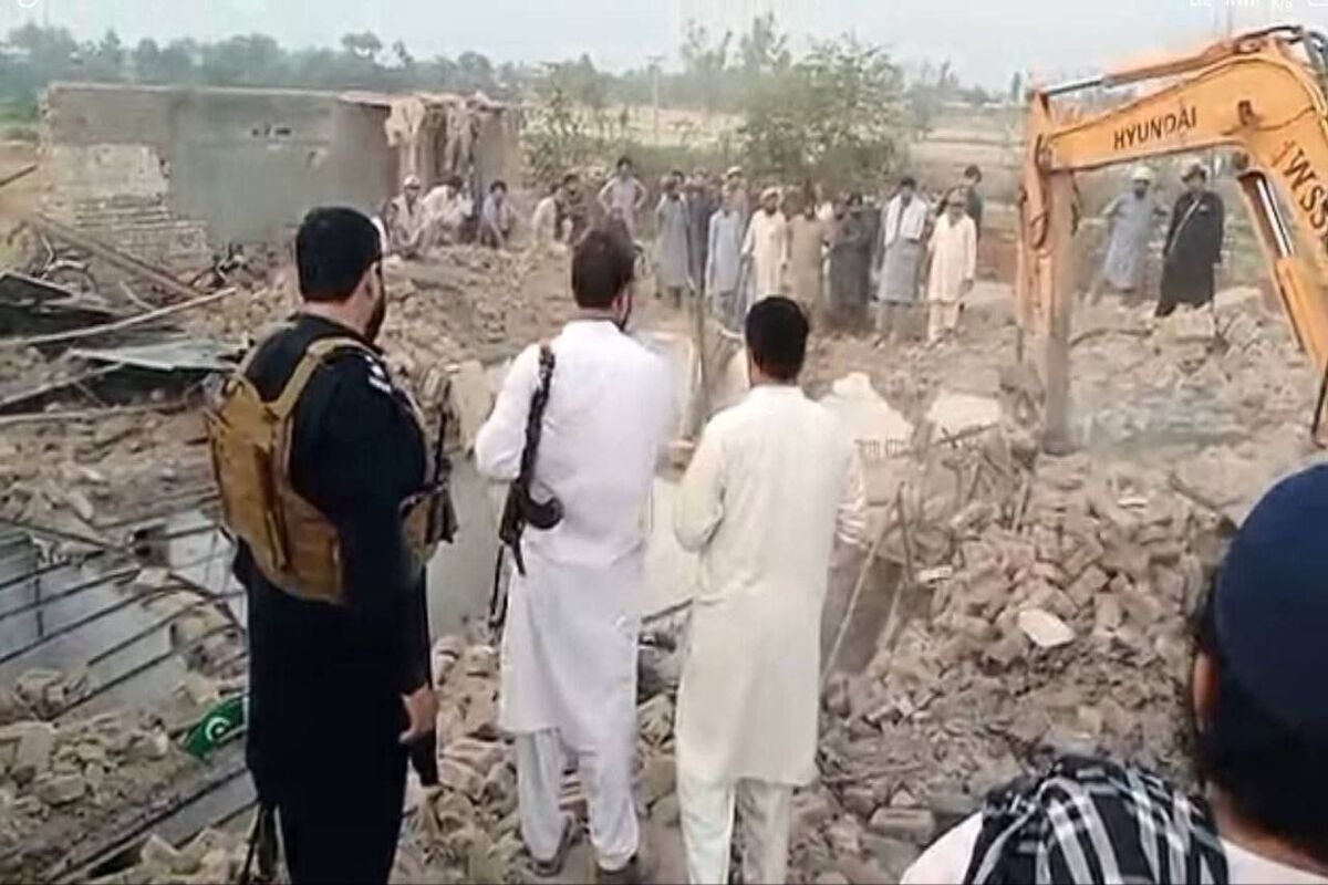 کشته های بمب گذاری انتحاری در پاکستان به ۱۲ کشته رسید