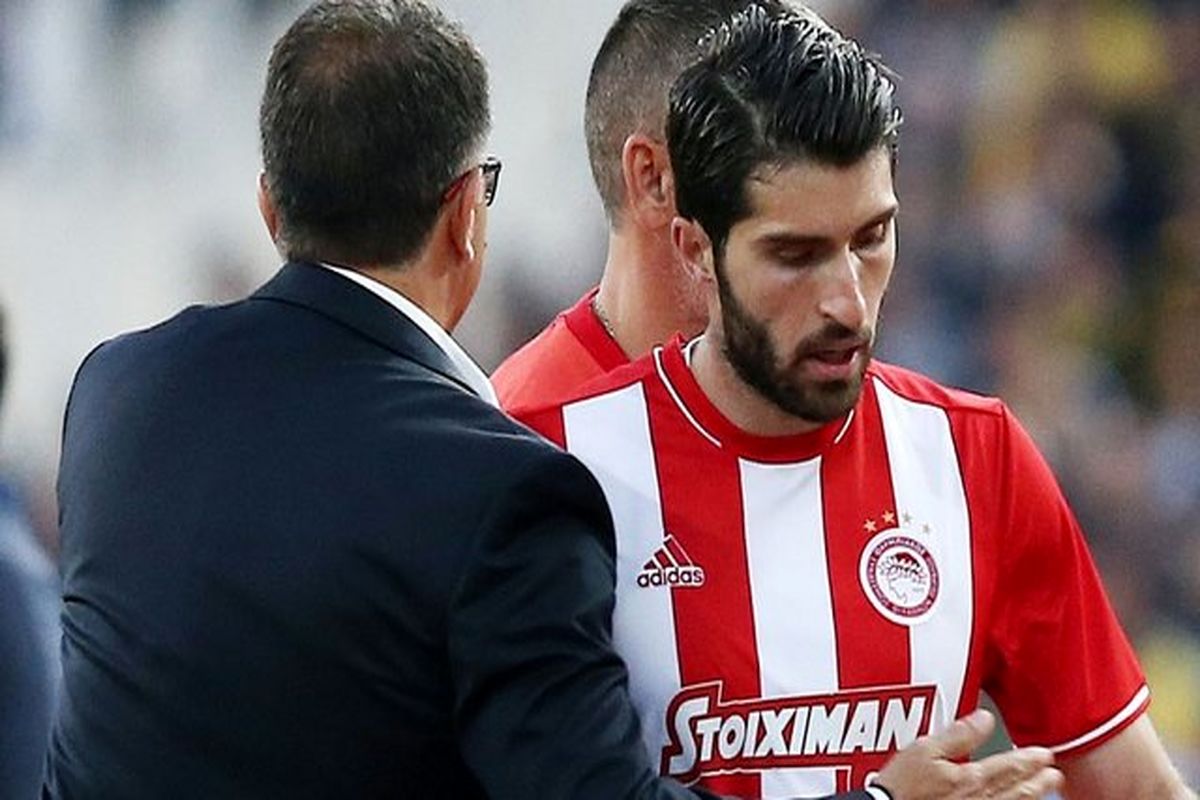 دلداری سرمربی المپیاکوس به انصاری فرد