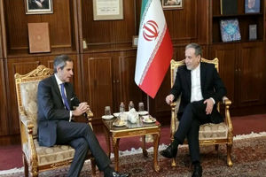 دیدار مدیرکل آژانس بین‌المللی انرژی اتمی با وزیر امور خارجه کشورمان + فیلم