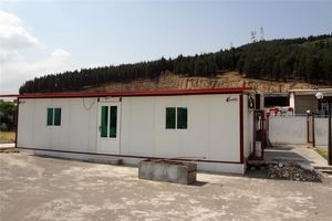 کانکس خسارت دیدگان زلزله جمع‌آوری می‌شود