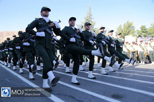 رژه یگان های نمونه نیروهای مسلح در سنندج