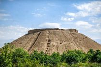 آزادسازی عرصه تپه تاریخی قزل‌حصار در البرز