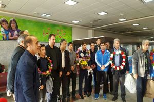 استقبال مردم کرمانشاه از افتخارآفرینان کونگ‌فو کار کرمانشاهی