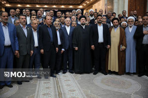 تجدید میثاق نمایندگان مجلس در حرم امام راحل