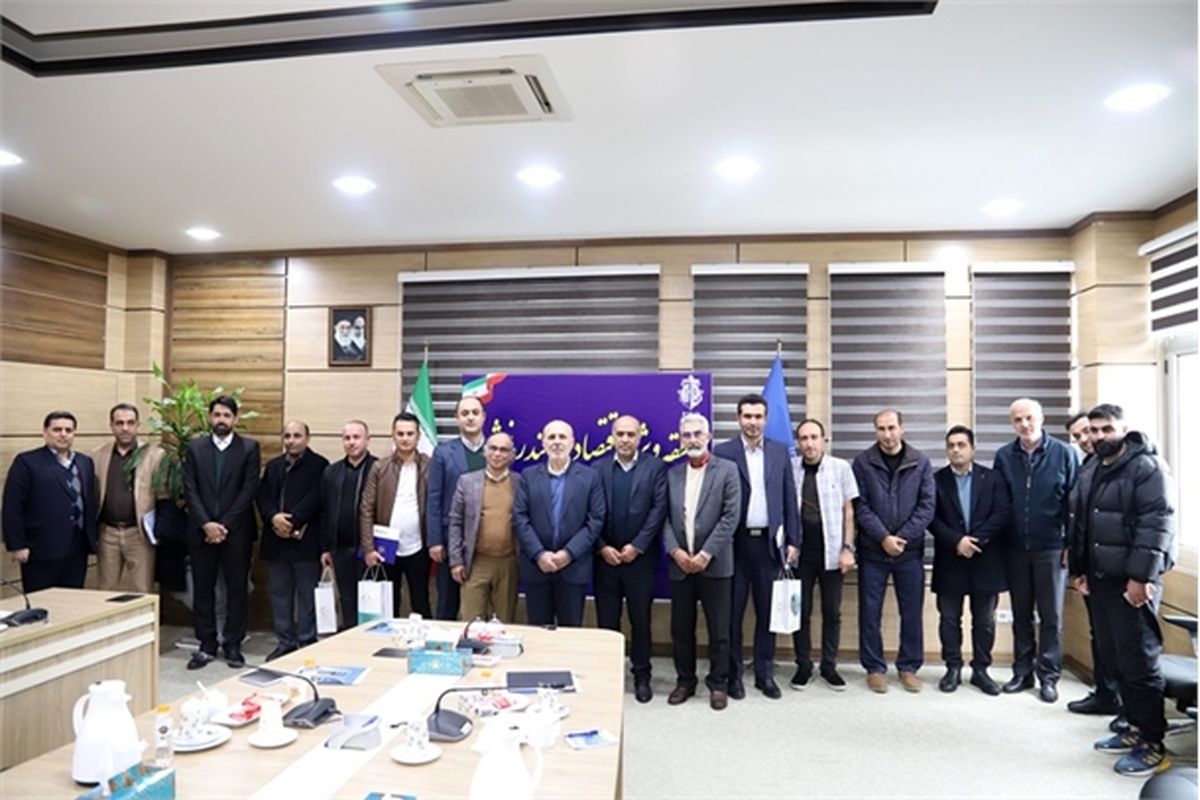 نشست مدیرکل بنادر مازندران با فعالان اقتصادی و تجار در بندر نوشهر