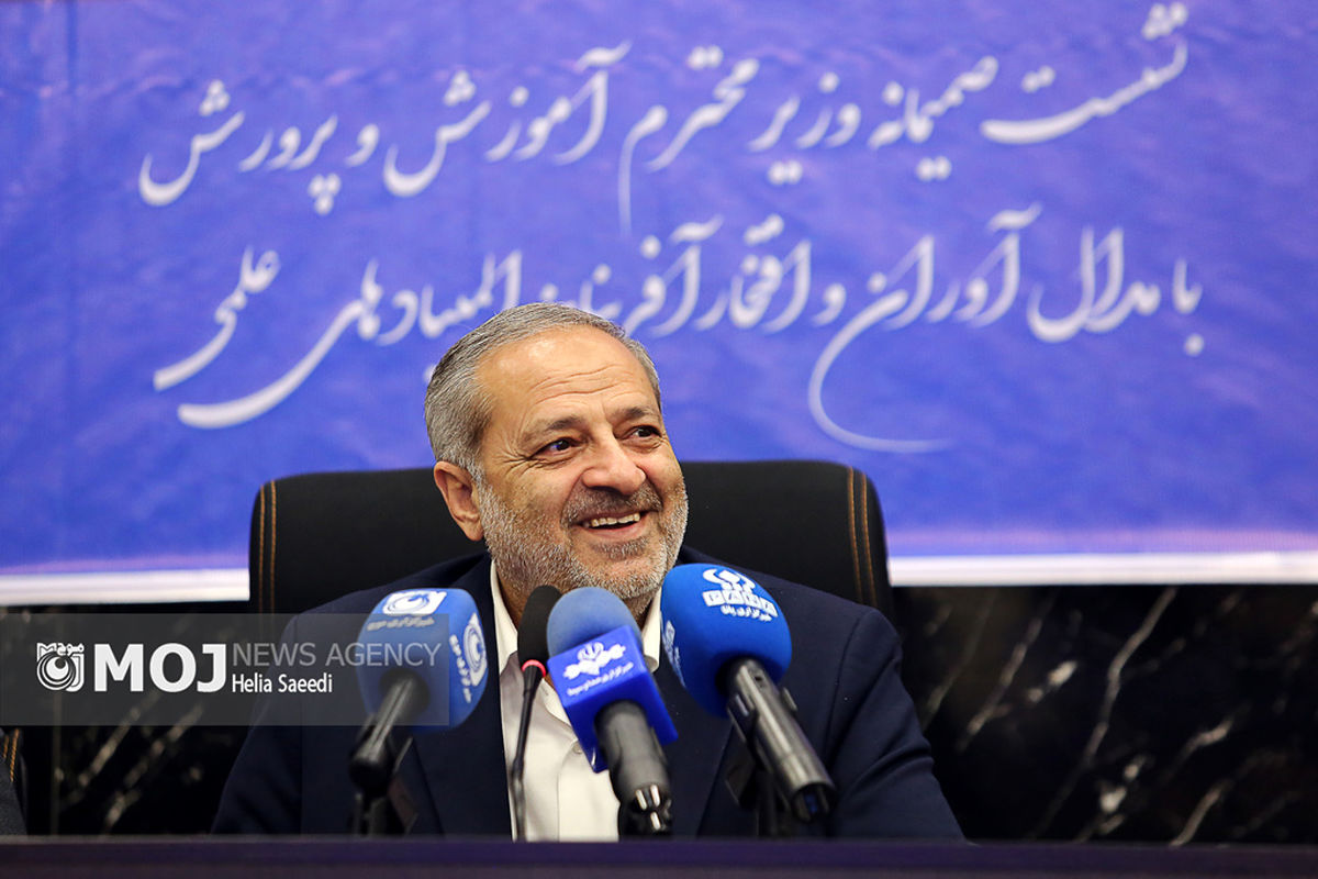 نشست صمیمی وزیر آموزش و پرورش با مدال آوران المپیادهای علمی