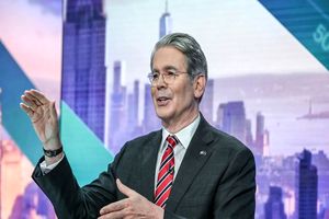 وزیر خزانه داری آمریکا نسبت به بازگشت تعرفه‌ها به سطح ماه آوریل هشدار داد