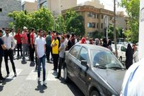 هواداران پرسپولیس مقابل ساختمان این باشگاه تجمع کردند