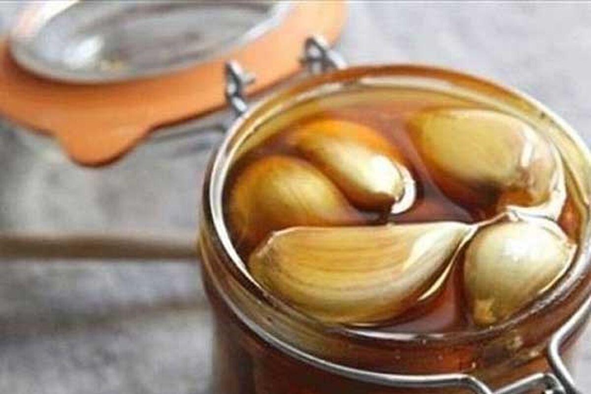 سیر و عسل