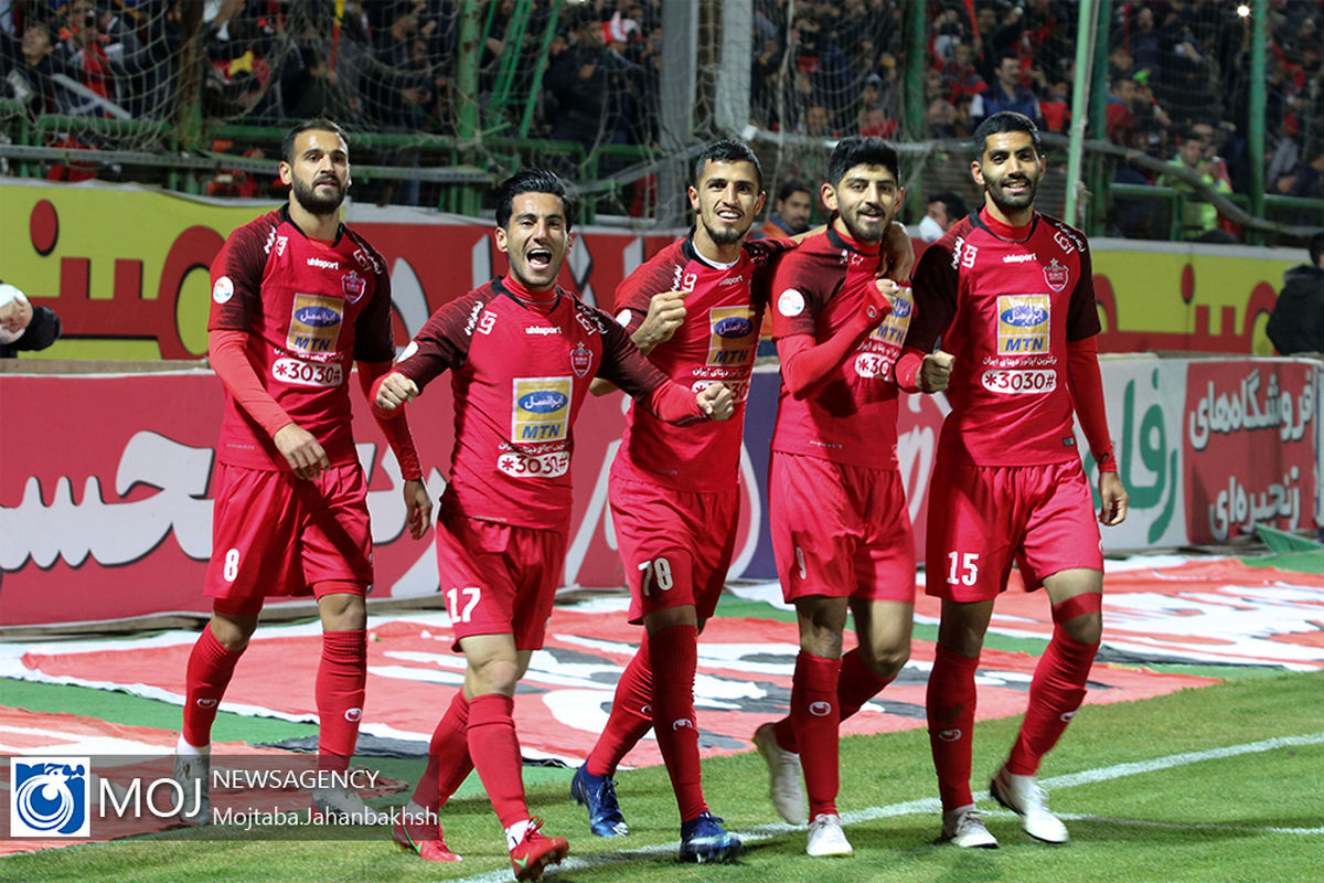 دیدار تیم های فوتبال ذوب آهن و پرسپولیس