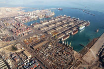 ترخیص محموله ۶۴ هزار لیتری الکل دارویی در بندر شهید رجایی بندرعباس