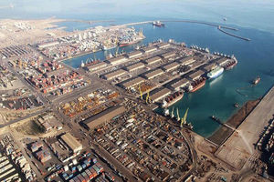 ترخیص محموله ۶۴ هزار لیتری الکل دارویی در بندر شهید رجایی بندرعباس