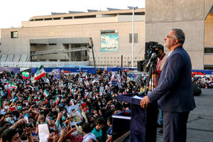 قرار نبود در انقلاب ما، چهره مردی در برابر خانواده از نداری سرخ شود 