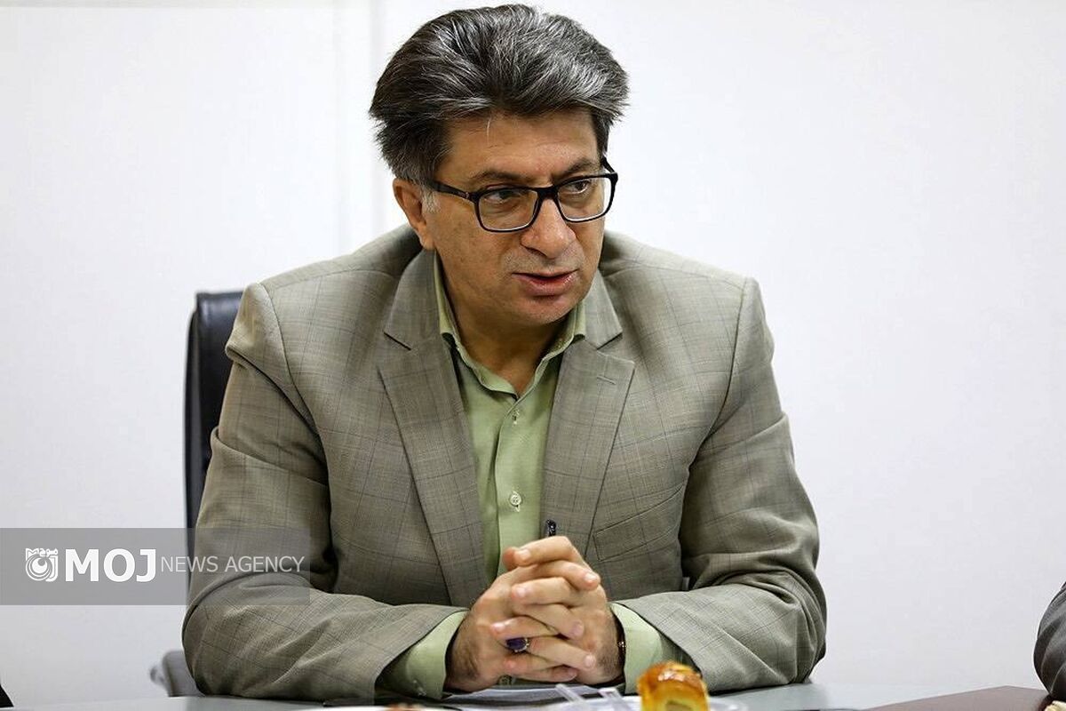 دکتر رضانیا سرپرست مرکز بهداشت کیش