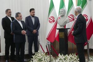 سردیس شهید امیرعبداللهیان در وزارت خارجه رونمایی شد