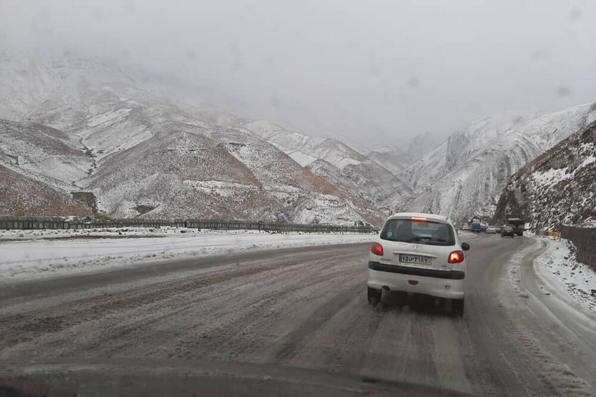بارش برف و باران در جاده‌های شمالی