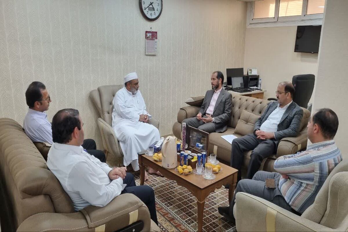 نشستی با حضور امام جمعه اهل سنت بندرعباس 
