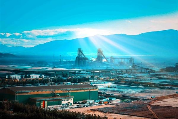 عملکرد فولاد مبارکه در مسیر پیشرانی توسعه به وسعت ایران ستودنی است