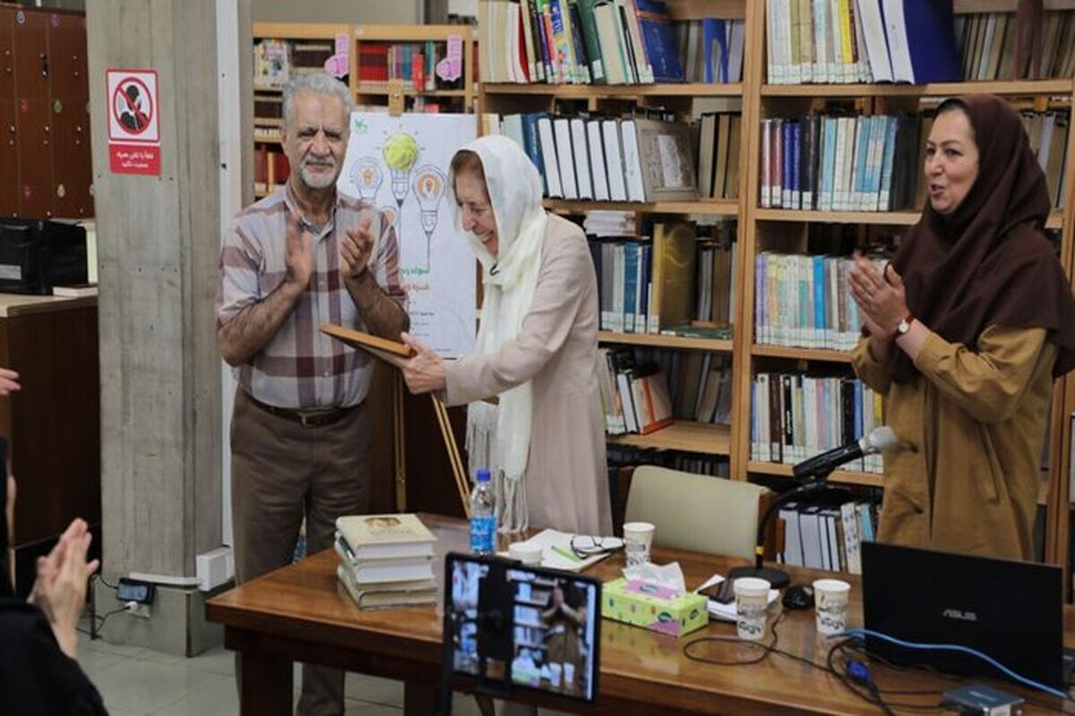ژاله آموزگار