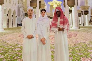 فضای معنوی داخل مسجد به هر بازدیدکننده‌ای احساس عمیق آرامش می‌دهد