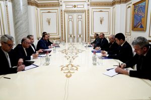 عراقچی با نخست وزیر ارمنستان دیدار کرد