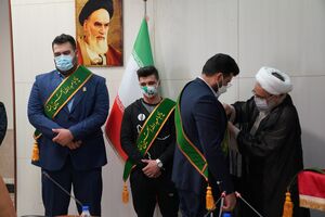 مدال خادمی مسجد مقدس جمکران به قهرمانان وزنه برداری کشور اهدا شد