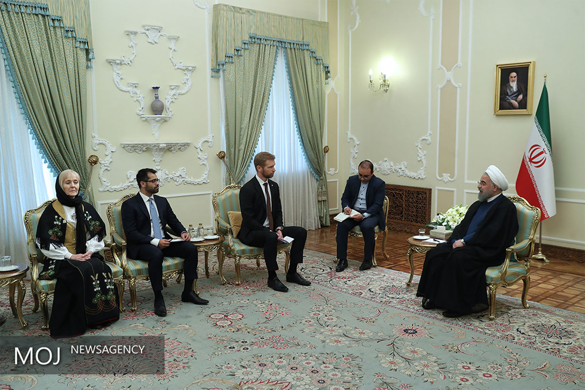 تقدیم استوارنامه سفرای جدید به رییس جمهور