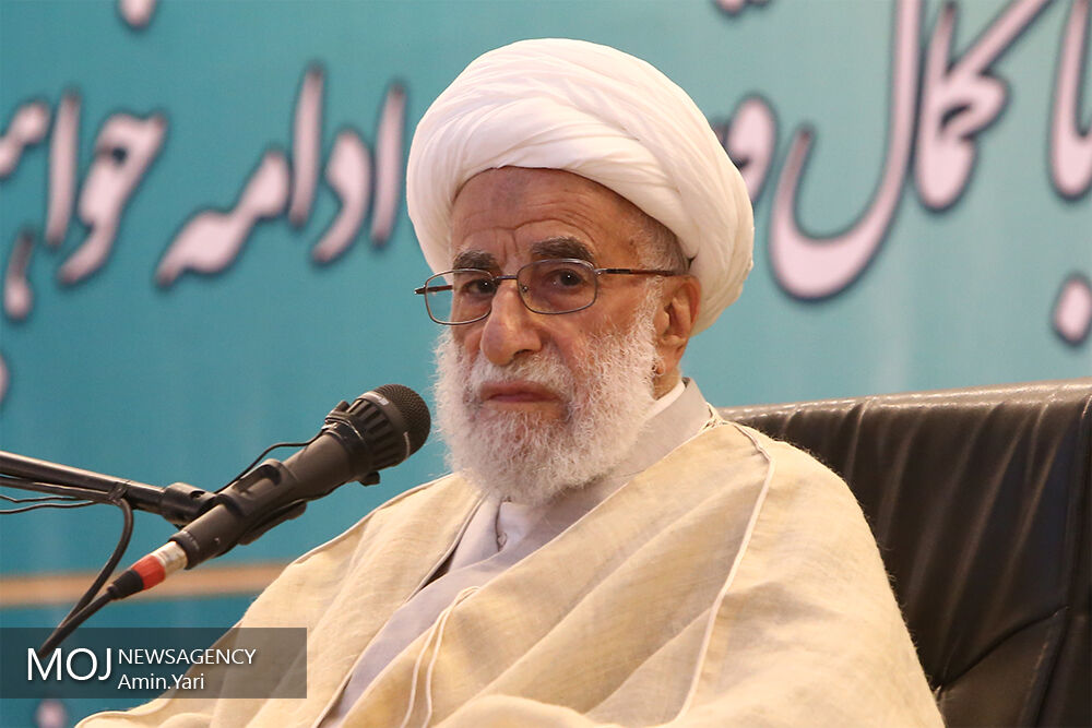 مسئولان امر باید توجه ویژه به اقشار مستضعف جامعه داشته باشند