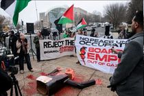 معترضان در واشنگتن‌ علیه شورای صلح ترامپ تجمع کردند