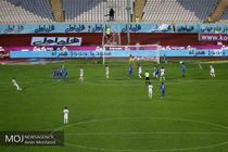 دیدار تیم های فوتبال استقلال تهران و پیکان (2)