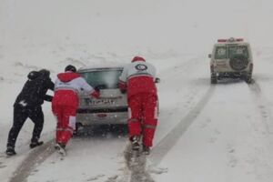 امدادرسانی به ۱۶۴ حادثه دیده در محورهای مواصلاتی کردستان