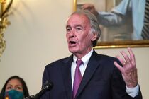 اعتراف سناتور آمریکایی به شکست آمریکا و عقب‌نشینی ترامپ + فیلم