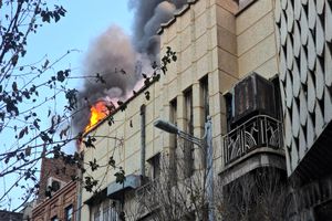 آتش‌سوزی گسترده در سینمای متروکه لاله‌زار؛ حریق تحت کنترل است