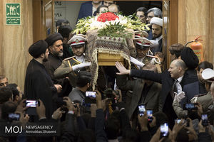 وداع با پیکر آیت‌الله هاشمی شاهرودی (۲)